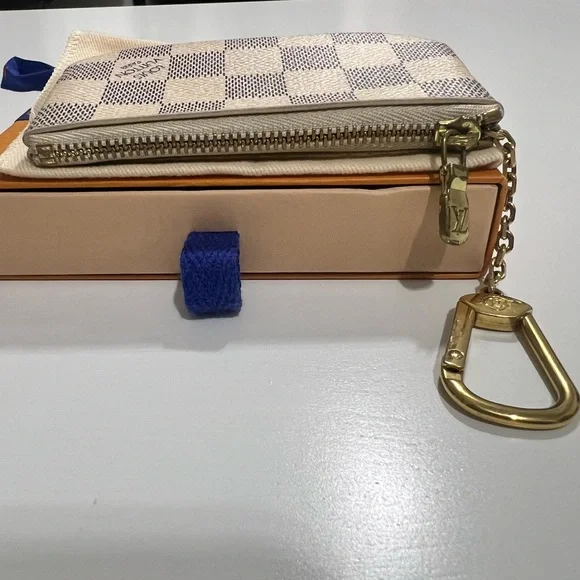 Louis Vuitton Damier Azure Cles Key Pouch - Picture 4 of 10